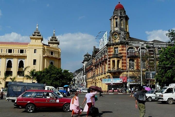 Half-Day Local Experience in Yangon: Tea Shops, Sule and Bogyoke Market photo 3