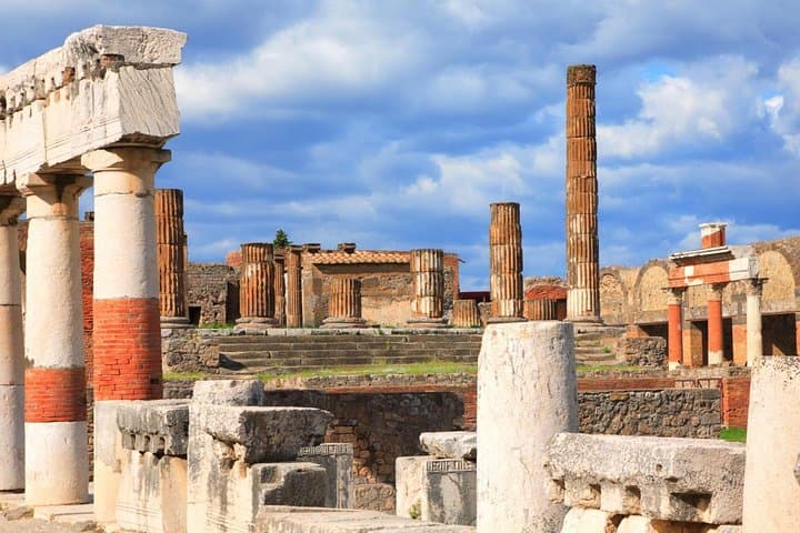 Skip-the-Line Pompeii Guided Tour with Archaeologist photo 4
