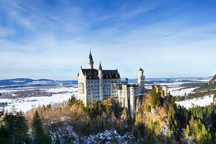 Skip-the-Line Neuschwanstein Castle Tour from Hohenschwangau: Marienbrücke, Carriage Ride & Inside Visit photo 4