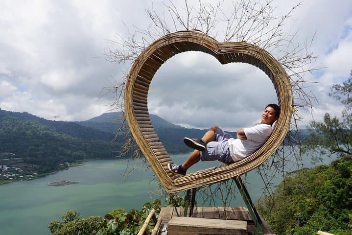 Bali Instagram Day Tour: Handara Gate, Twin Lakes, Waterfall & Ulun Danu photo 6