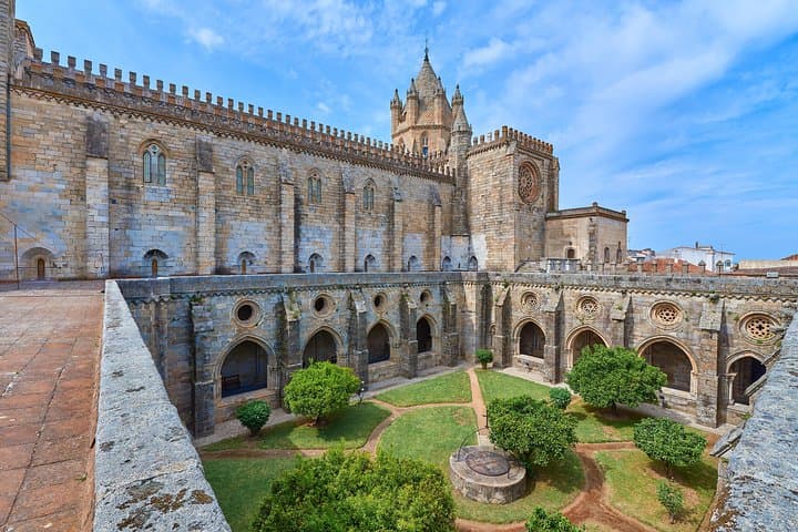 Private Évora Day Trip from Lisbon: Historic Sights & Alentejo Wine Tasting photo 4
