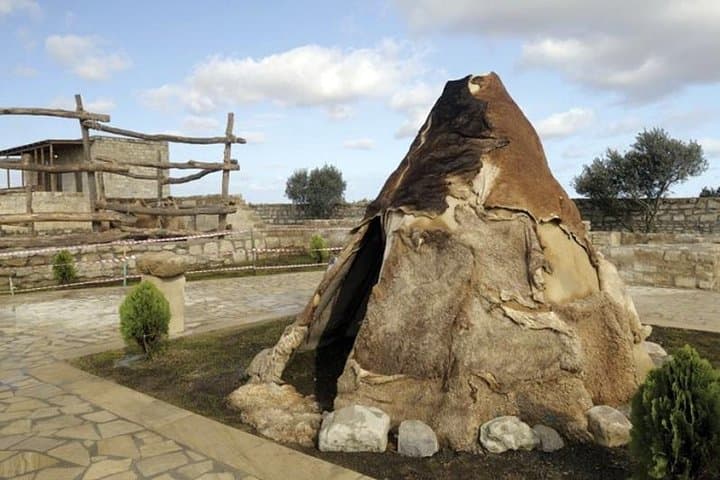 Absheron Peninsula Tour: Qala, Mardakan, Yanar Dag & Ateshgah Fire Temple photo 5