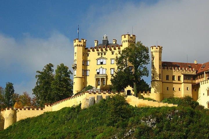 Skip-the-Line Neuschwanstein Castle + Füssen City Bike Tour photo 3