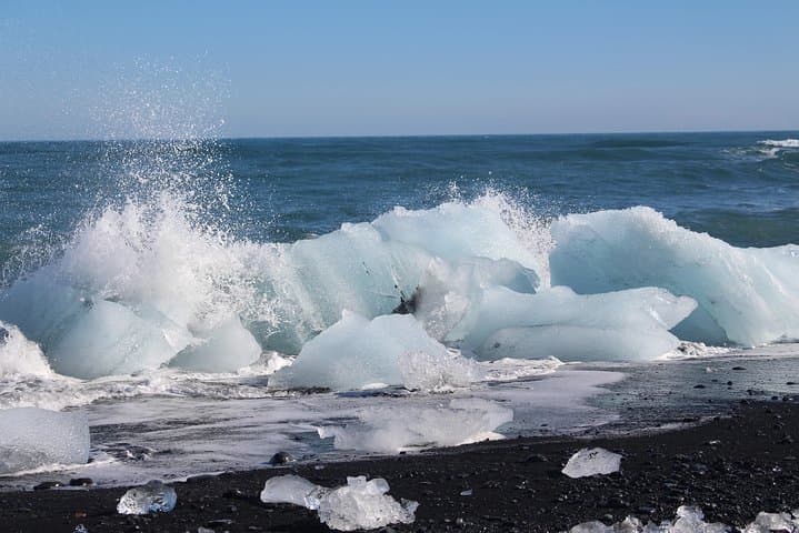 Höfn to Jökulsárlón & Diamond Beach: Private Full-Day Glacier Tour photo 6