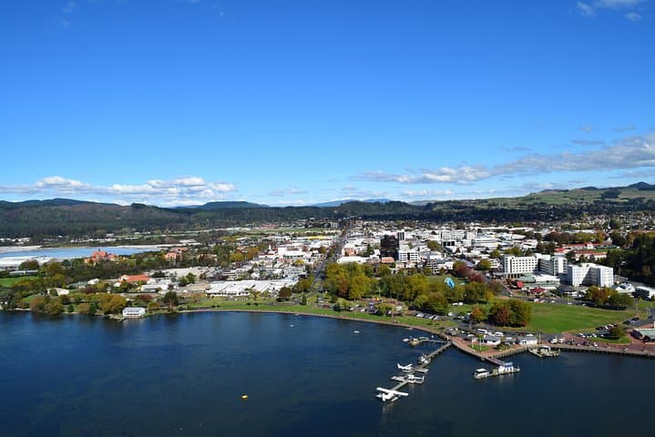 Rotorua Crater Lakes Floatplane: 15-Minute Scenic Flight Over Blue and Green Lakes photo 2