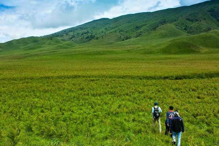 Midnight Bromo Open Trip from Malang: Sunrise Jeep Ride to Bromo Crater & Whispering Sands photo 3