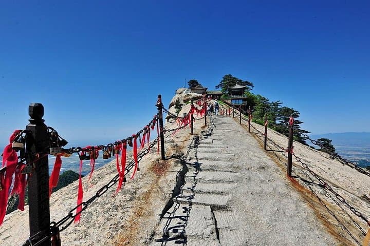 Xi'an to Mount Huashan by Bullet Train: Day Hike to North Peak photo 5