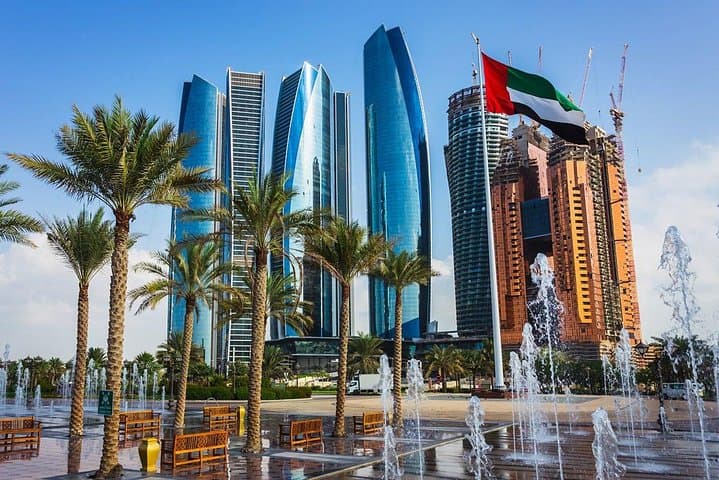 Abu Dhabi Day Trip: Sheikh Zayed Grand Mosque, Corniche & Yas Island from Dubai