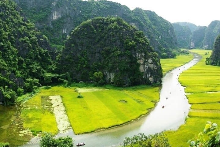 Hoa Lu and Tam Coc Day Tour: Boat Through Vietnam's Karst Valleys photo 4