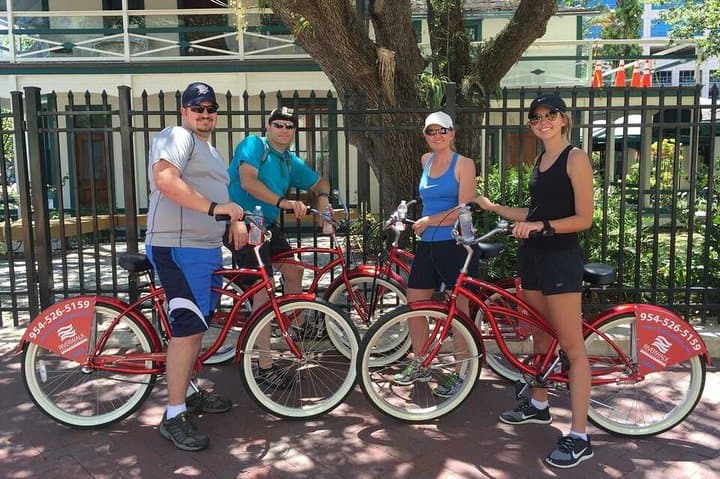 Classic Fort Lauderdale Bike Tour: Explore Waterfront Neighborhoods and Luxury Yachts