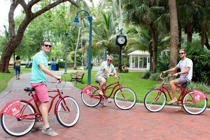 Classic Fort Lauderdale Bike Tour: Explore Waterfront Neighborhoods and Luxury Yachts photo 2
