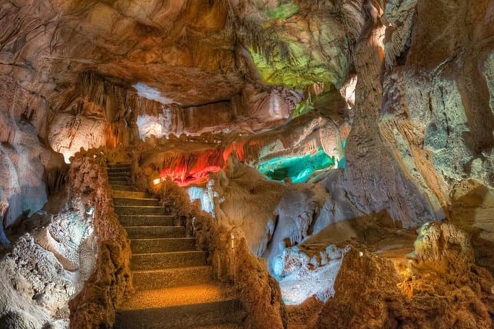 West Coast Caves, Alcobaça Monastery & Óbidos: Day Trip from Lisbon