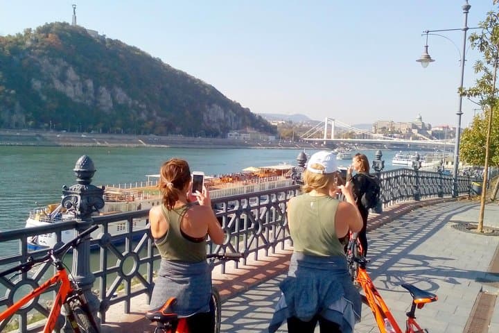 Sunset Bike Tour Along the Danube to Margaret Island in Budapest photo 3