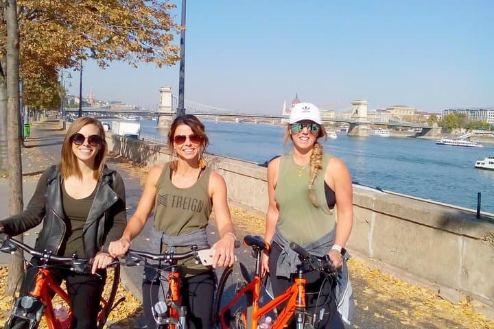 Sunset Bike Tour Along the Danube to Margaret Island in Budapest photo 4
