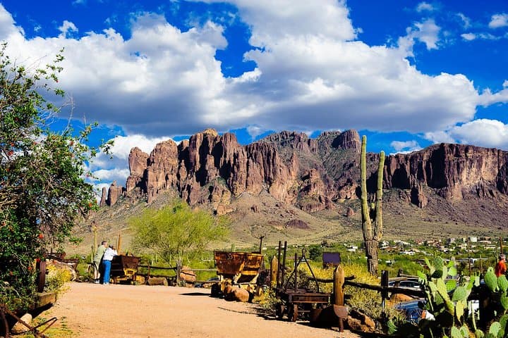 Apache Trail Day Tour & Dolly Steamboat Cruise from Phoenix — Goldfield, Tortilla Flat, Canyon Lake