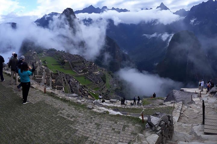 One-Day Inca Trail to Machu Picchu via Sun Gate — Vistadome Train & Glamping Service photo 2
