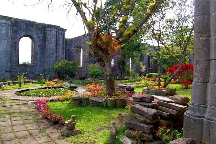 Cartago Highlights: Irazu Volcano & Hacienda Orosi Hot Springs Private Tour from San José photo 5