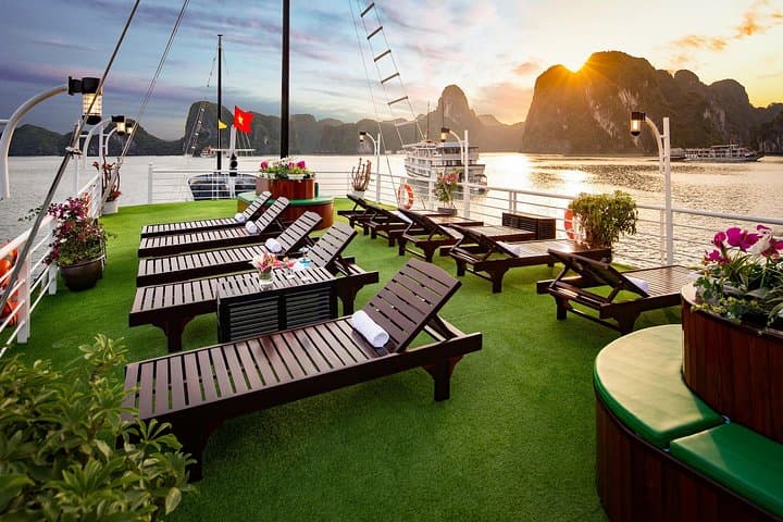 Hanoi to Halong Bay 4-Day Cruise: Overnight Lavender Cruise, Kayaking & Sung Sot Cave photo 3