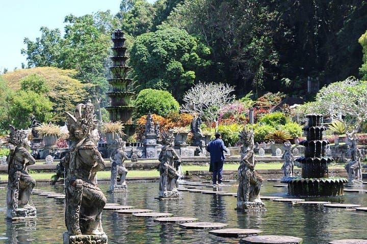 East Bali Day Trek: Tenganan Village, Tirta Gangga & Virgin Beach photo 2