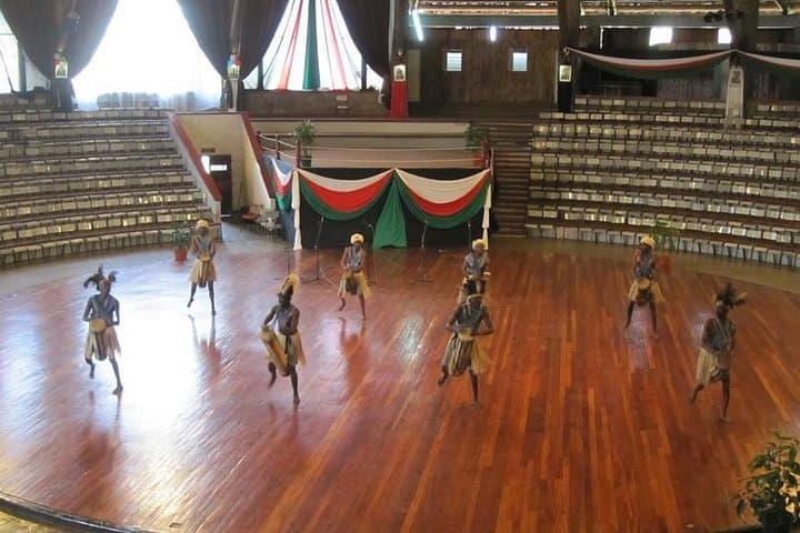 Giraffe Centre and Bomas of Kenya: Nairobi Full-Day Cultural & Conservation Tour photo 4
