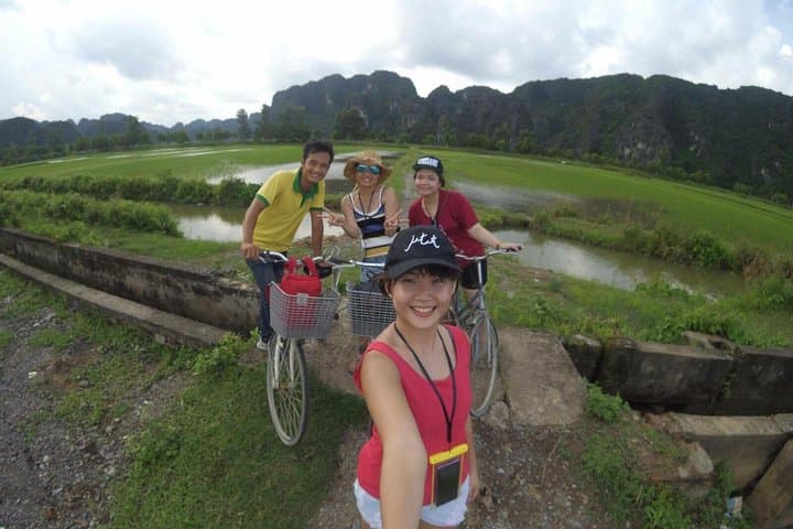Tam Coc & Hoa Lu: One-Day Ninh Binh Boat, Temples & Countryside