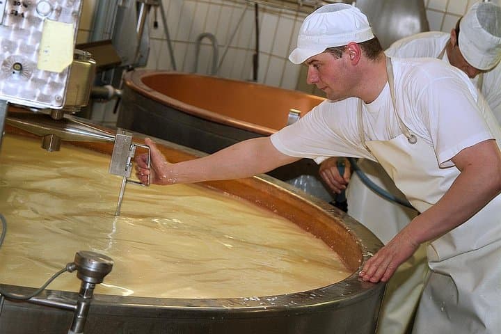 Gruyères Day Trip from Geneva: GoldenPass Train, Chocolate & Cheese Tasting photo 3