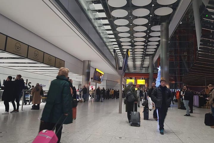 Gatwick to Central London Shared Shuttle — Reliable Airport Transfer to Hotels photo 2