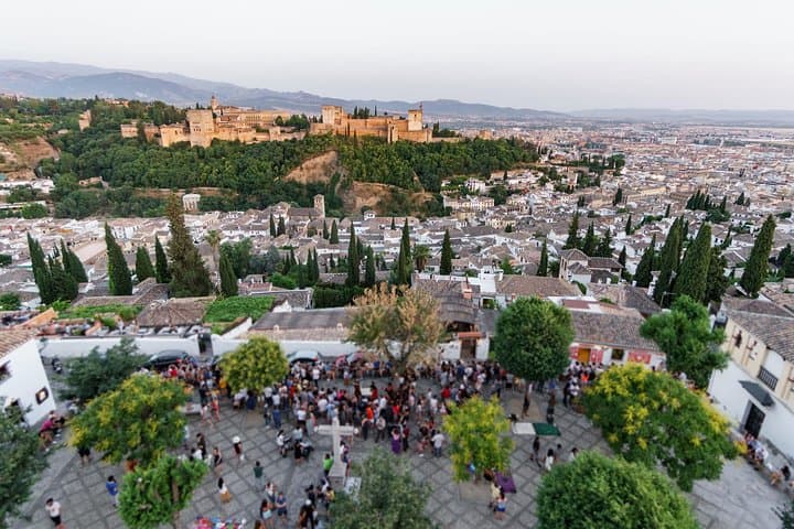 Skip-the-Line Alhambra and Albaicín Private Guided Tour with Official Guide in Granada photo 3