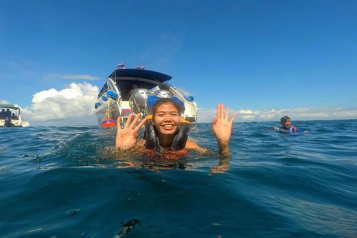 Speedboat Tour to Emerald Cave & Four Islands from Koh Lanta