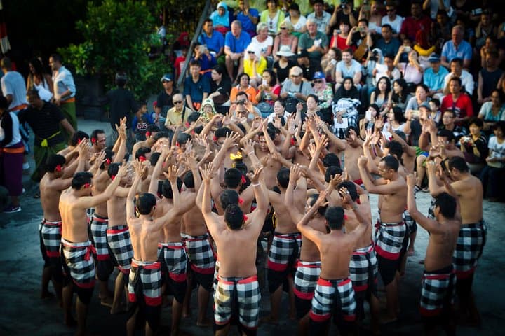 Bali Sunset and Dinner: Uluwatu, Tanah Lot & Jimbaran Evening Tour