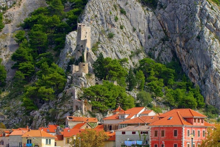 Omiš and River Cetina Boat Cruise with Lunch — Day Trip from Makarska Riviera photo 3