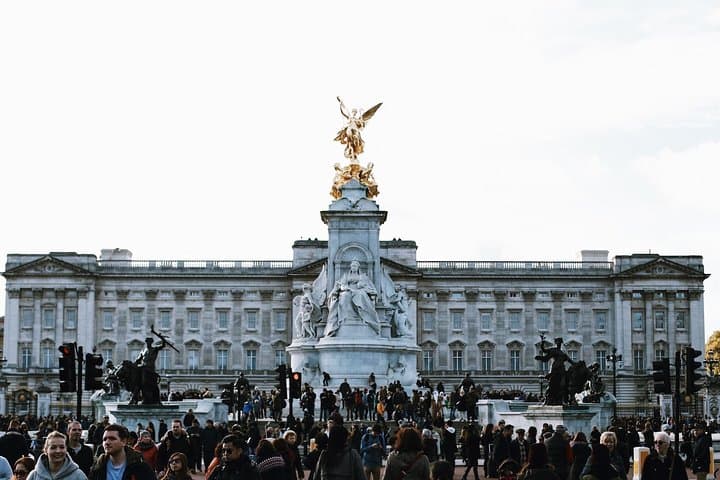 Changing of the Guard Guided Walking Tour: Semi-Private Buckingham Palace Experience photo 6