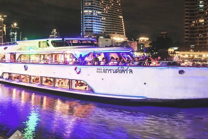 Chao Phraya Grand Pearl Dinner Cruise: Bangkok Night Buffet & Live Thai Dance photo 4