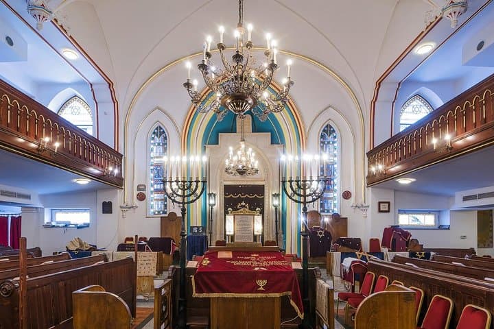 Inside Budapest Living Jewish Community: Private 2-Hour Synagogue Tour by Car