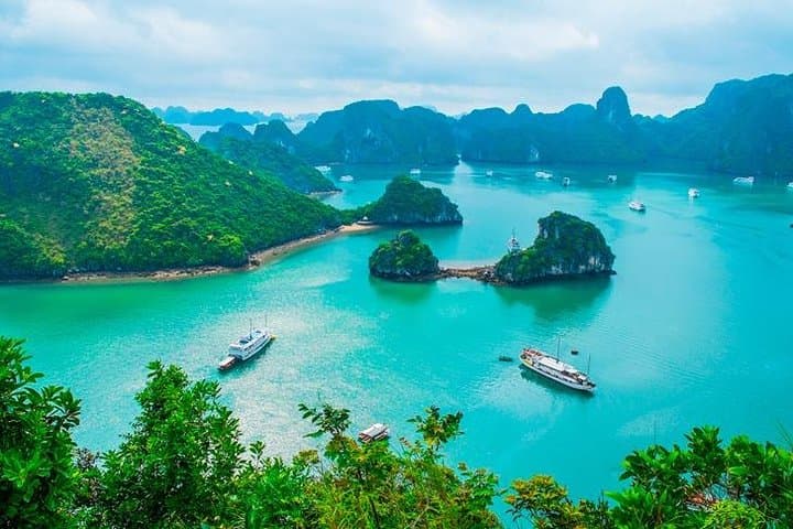 Private Halong Bay Cruise: Sung Sot Cave, Titop Island & Kayaking