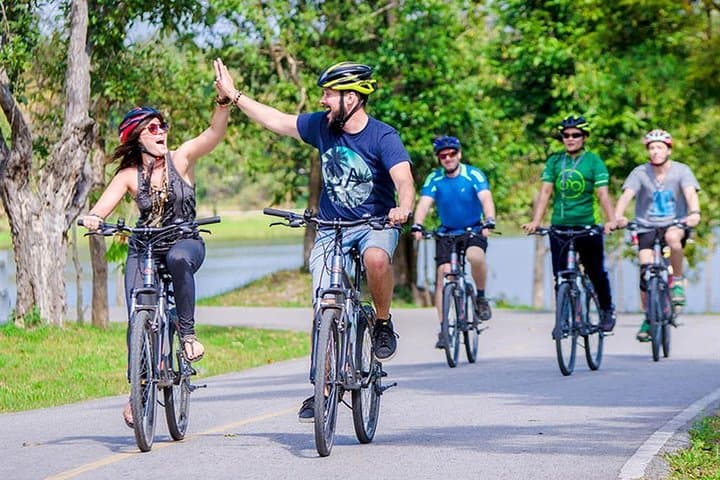 Cycling Koh Kret: Mon Pottery, Paddy Fields & Pad Thai from Bangkok