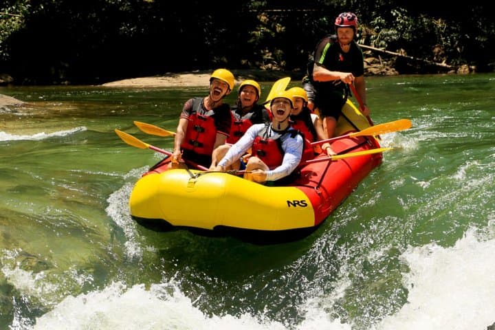 Calderas River Whitewater Rafting from Medellín — Class III–IV Rapids in Cocorná