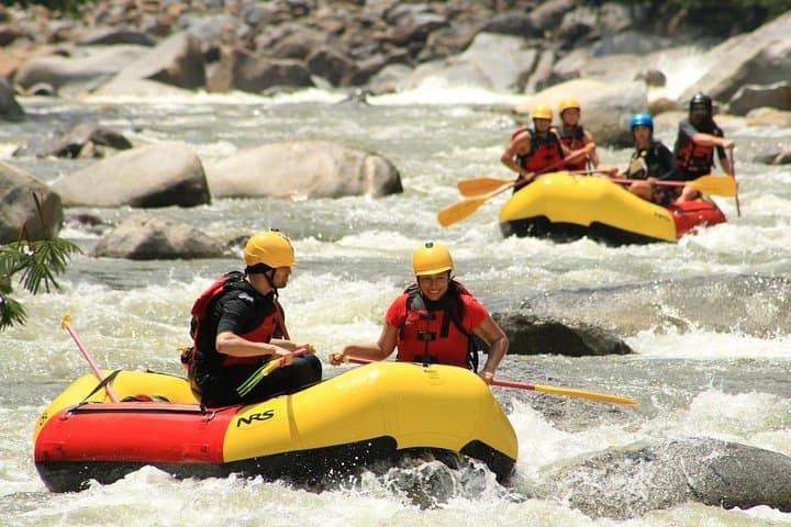 Calderas River Whitewater Rafting from Medellín — Class III–IV Rapids in Cocorná photo 3