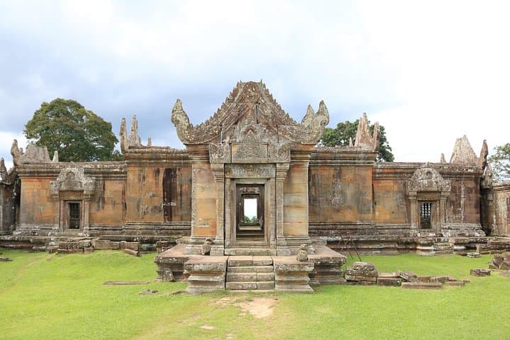 Day Trip to Preah Vihear Temple and Koh Ker from Siem Reap — Angkorian Temples & Border Vistas