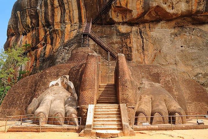 Sigiriya Lion Rock and Dambulla Cave Temples — Full-Day Tour from Colombo photo 5