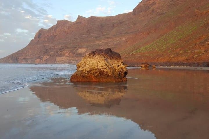 La Corona & Famara Cliffs Small-Group Hike — Lanzarote Volcanic Adventure
