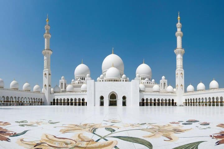 Private Abu Dhabi Day Tour from Dubai: Grand Mosque, Louvre & Corniche Highlights