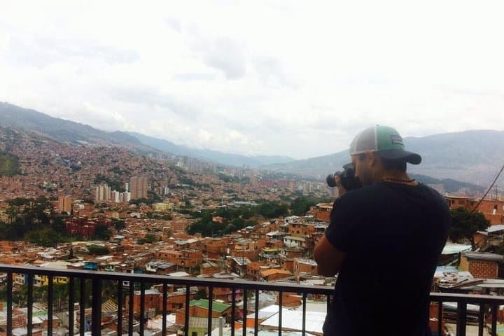 Medellín Full-Day City Tour: Metrocable, Botero, Comuna 13 & Botanical Gardens photo 4