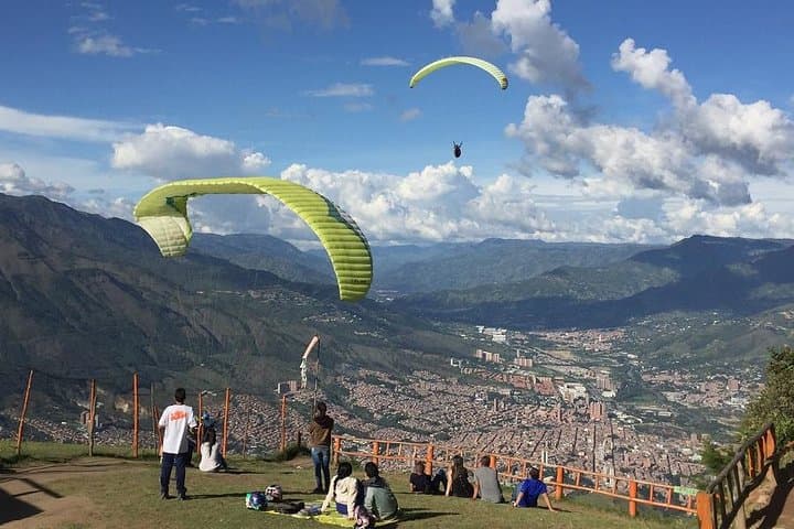 Medellín Paragliding and Christmas Lights: A Private Day-to-Night Flight photo 6