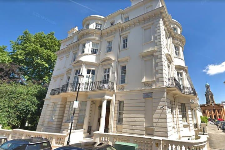 Walk in James Bond's Footsteps: Private Film Locations Tour London photo 2