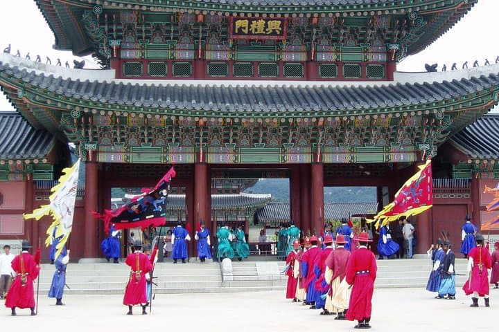 Private Layover Tour: 7-8 Hour Seoul Highlights from Incheon Airport photo 1