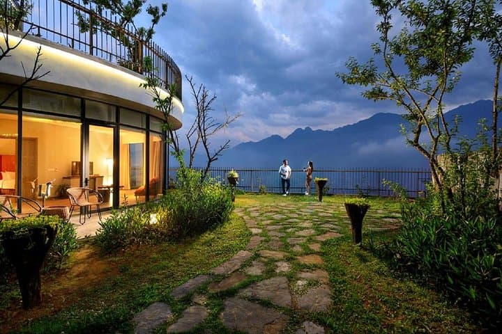 Sapa Private Trek: 2-Day Luxury Limousine Transfer from Hanoi photo 6