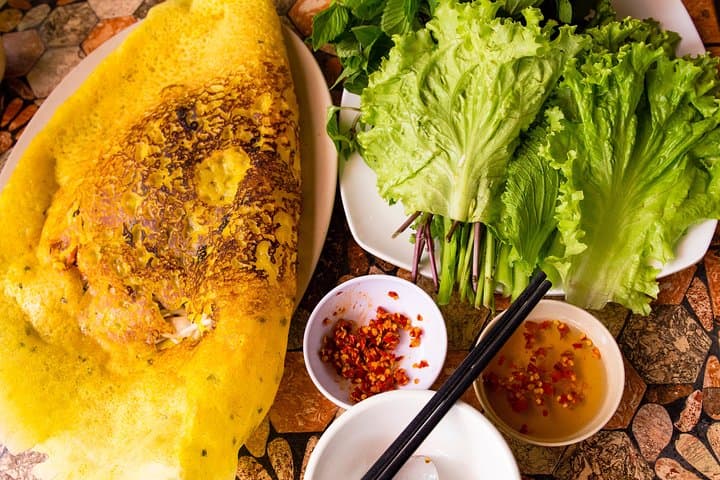 Ho Chi Minh City Vegan Scooter Night Tour: Private Street-Food Experience