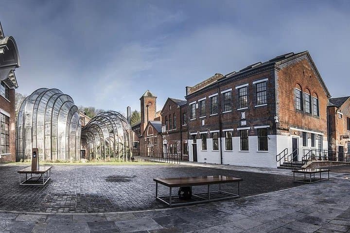 Portsmouth to Laverstoke Mill: Private Transfer with Bombay Sapphire Distillery Tour