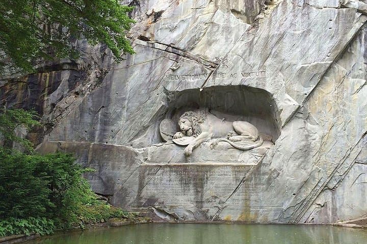 Private Classic Lucerne City Walk — Lion Monument, Chapel Bridge & Musegg Towers photo 2